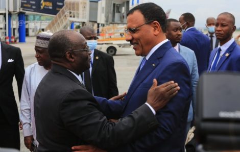 Arrivée à Abidjan du Président Nigérien, Mohamed Bazoum pour une visite officielle.