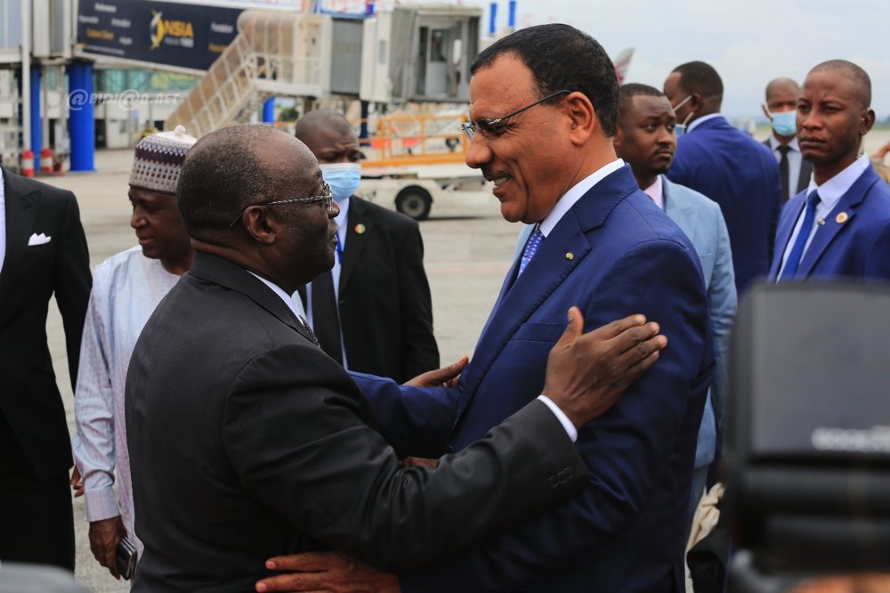 Arrivée à Abidjan du Président Nigérien, Mohamed Bazoum pour une visite officielle.