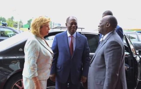 Avant le prochain sommet de la CEDEAO, Alassane Ouattara a quitté Abidjan pour un séjour en France.