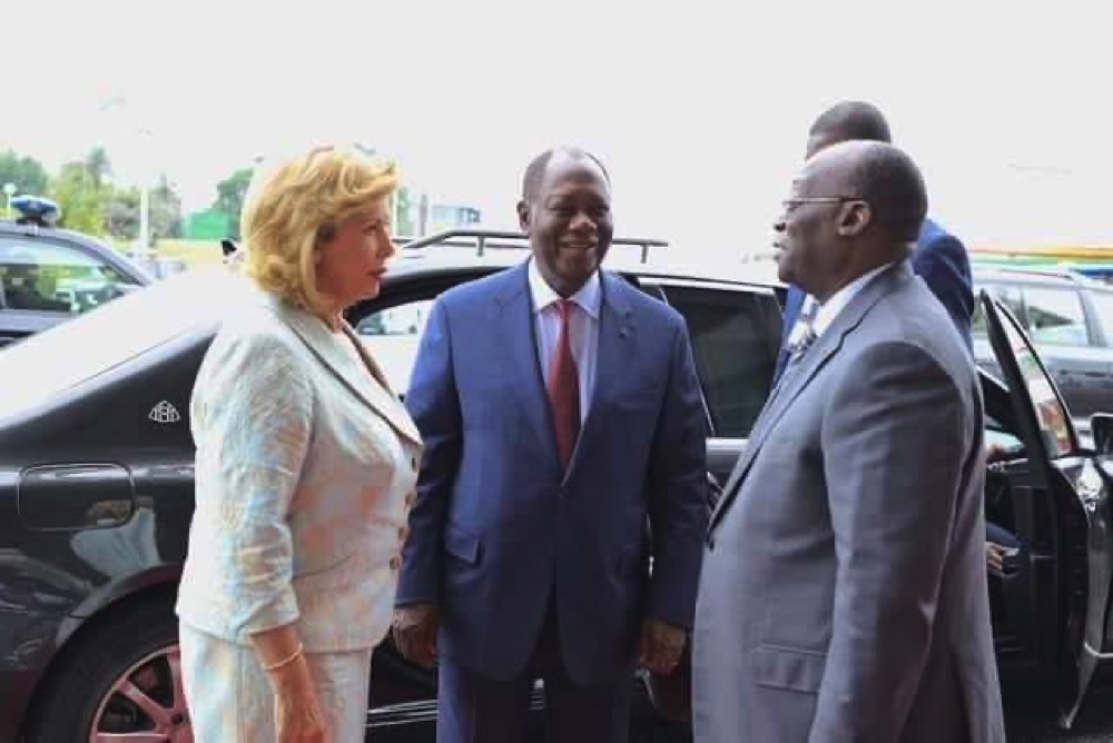 Avant le prochain sommet de la CEDEAO, Alassane Ouattara a quitté Abidjan pour un séjour en France.