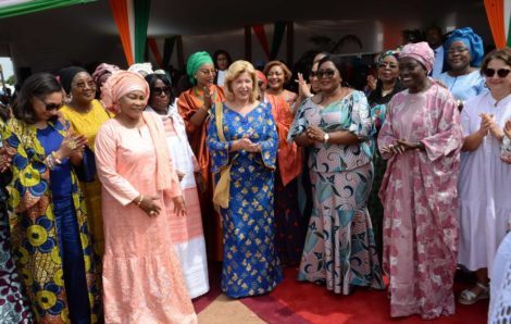 Madame Dominique Ouattara, Première Dame de Côte d’Ivoire, lors de la Fête des Mères à Kouto : « Par leur amour et leur don de soi, les femmes réalisent quotidiennement des miracles ».