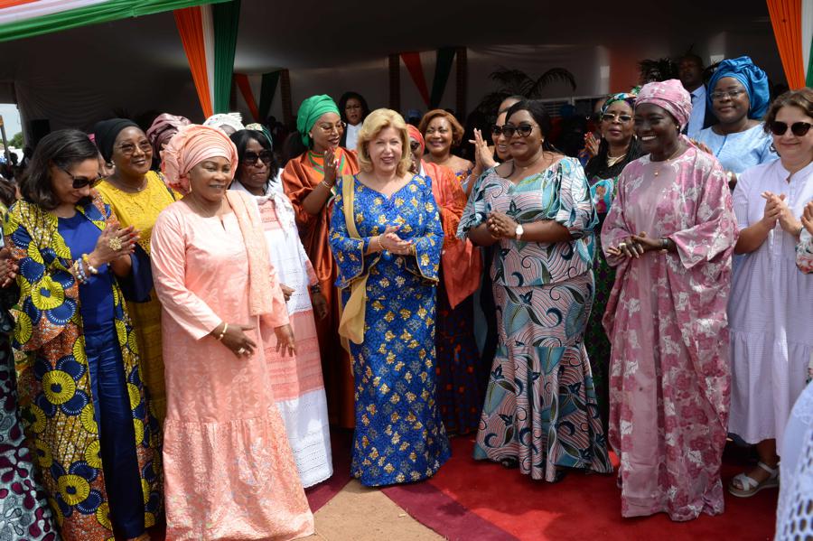 Madame Dominique Ouattara, Première Dame de Côte d’Ivoire, lors de la Fête des Mères à Kouto : « Par leur amour et leur don de soi, les femmes réalisent quotidiennement des miracles ».