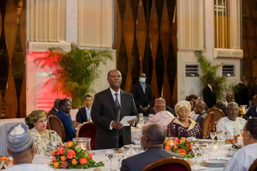 diner-officiel-offert-par-le-president-de-la-republique-sem-alassane-ouatta_gcbolem2rps (1)