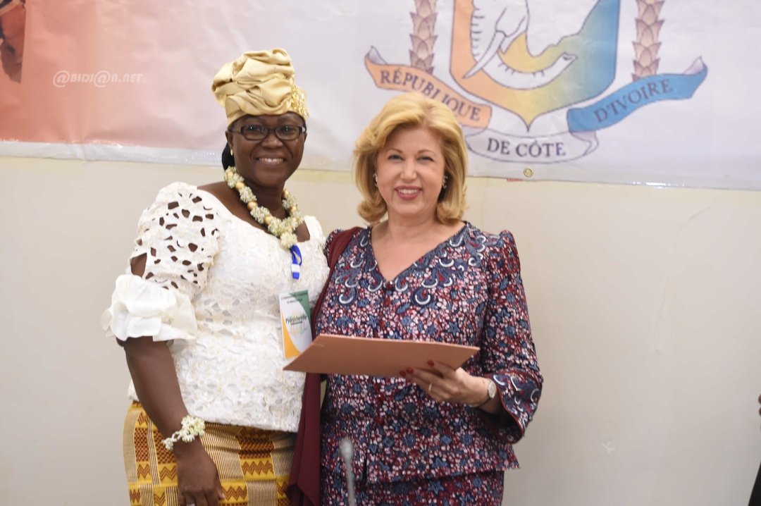 rencontre-de-la-premiere-dame-dominique-ouattara-avec-les-ivoiriennes-vivan_71twuss6y5e