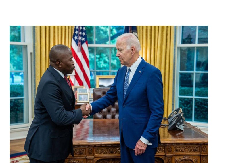 Côte d’Ivoire – États-Unis : l’Ambassadeur Ibrahima Touré, officiellement reçu par le Président Biden à la Maison Blanche.