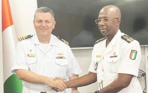 Lutte contre la piraterie maritime : La Frégate Union F45, un navire militaire brésilien au Port d’Abidjan.