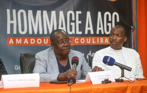 Daloa : Venance Konan présente le livre sur AGC.