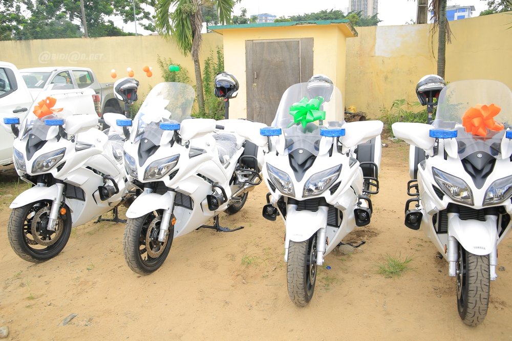 budget-ceremonie-de-remise-de-vehicules-a-la-direction-generale-des-douanes_grym8i86nrk