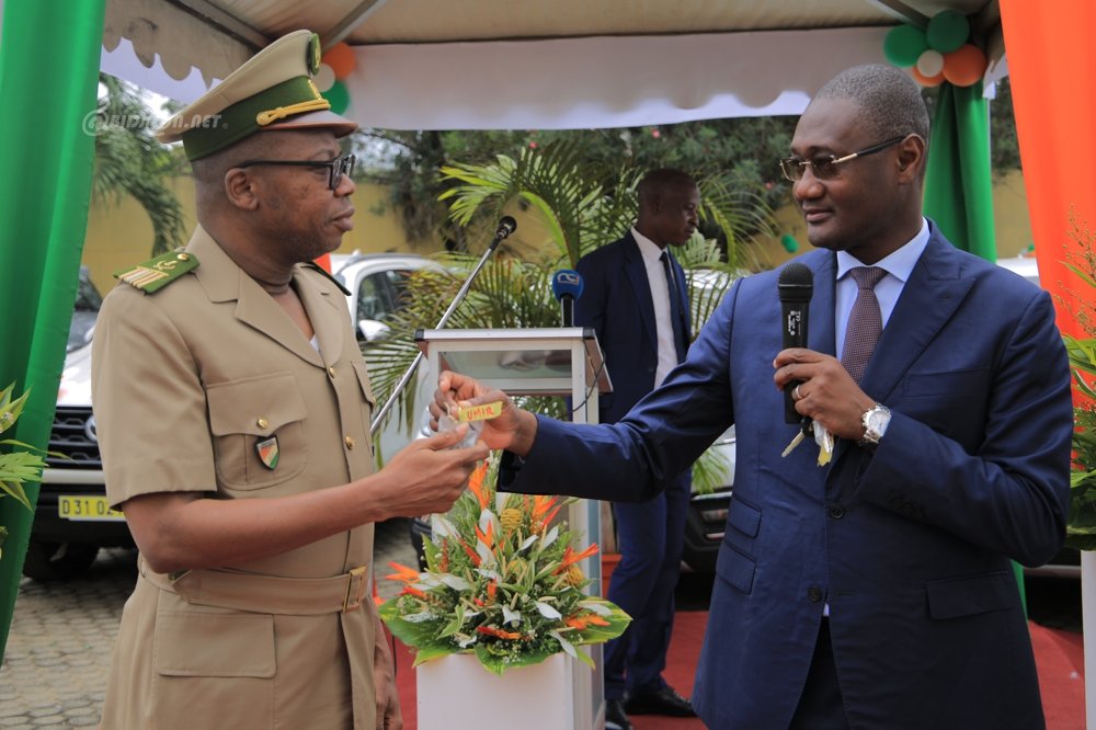 budget-ceremonie-de-remise-de-vehicules-a-la-direction-generale-des-douanes_hz1h63n7rx (1)