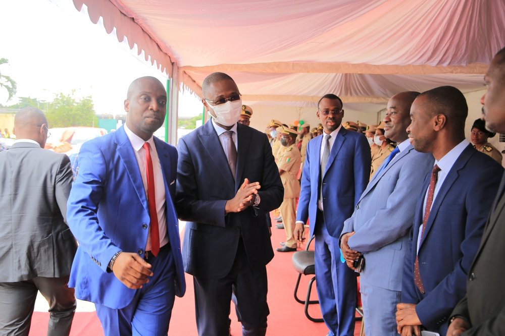 budget-ceremonie-de-remise-de-vehicules-a-la-direction-generale-des-douanes_jehyzv9hwcs