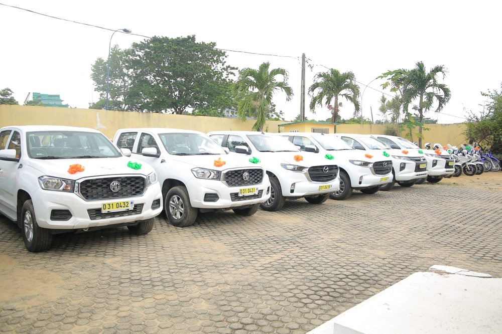 budget-ceremonie-de-remise-de-vehicules-a-la-direction-generale-des-douanes_o7ly9x4vre