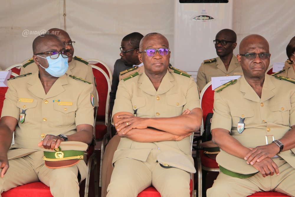 budget-ceremonie-de-remise-de-vehicules-a-la-direction-generale-des-douanes_strpye17uv