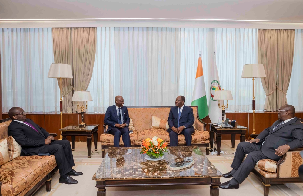 entretien-du-president-de-la-republique-alassane-ouattara-avec-m-robert-dus_jahdduhhfzd