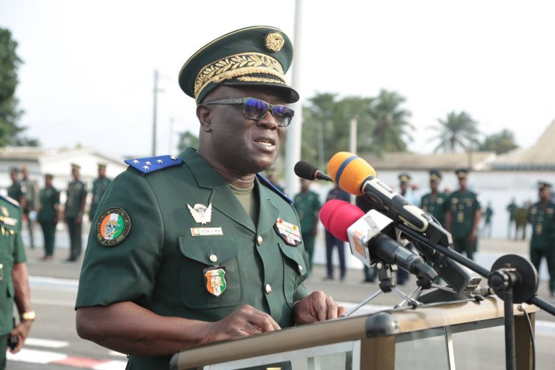 Général Lassina Doumbia à propos des 49 soldats : « Le problème sera résolu, le Chef suprême des armées y veille ».