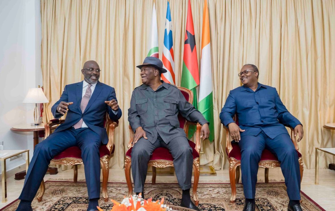 Le Président de la République, Alassane Ouattara, a accueilli, dans l’après-midi de ce samedi 6 août 2022, à Yamoussoukro, ses homologues libérien, George Weah, et bissau-guinéen, Umaru Embalo Sissoko.
