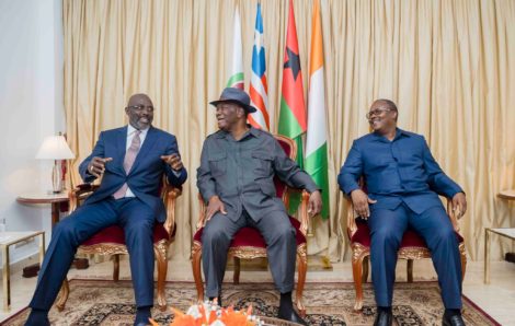 Le Président de la République, Alassane Ouattara, a accueilli, dans l’après-midi de ce samedi 6 août 2022, à Yamoussoukro, ses homologues libérien, George Weah, et bissau-guinéen, Umaru Embalo Sissoko.