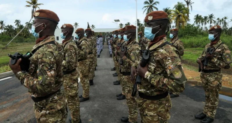 Les soldats ivoiriens détenus à la gendarmerie de Bamako : l’ONU chez Ouattara et chez Goïta, ce qui s’est passé.