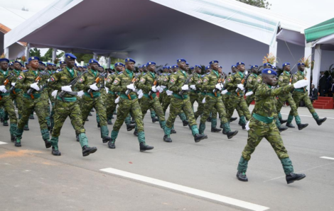 Côte d’Ivoire : un grand défilé civil et militaire pour le 62ème anniversaire de l’indépendance du pays (Xinhuanet).