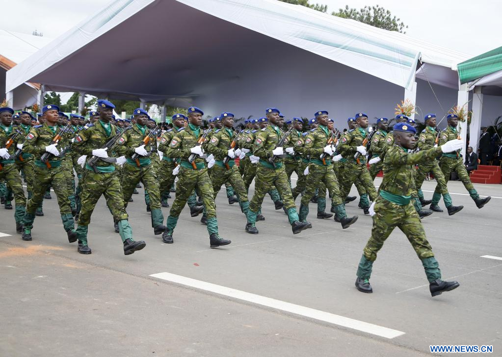 Côte d’Ivoire : un grand défilé civil et militaire pour le 62ème anniversaire de l’indépendance du pays (Xinhuanet).