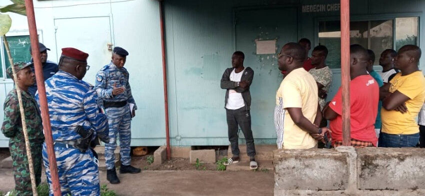 Véhicules incendiés à Bouna : Les FDS intensifient les rencontres dans les quartiers de la ville avec les jeunes.