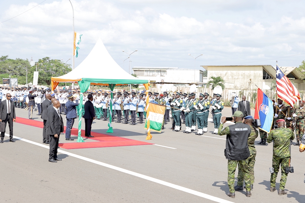 fete-nationale-ceremonie-officielle-de-celebration-des-62-ans-d-independanc_sypuiv04t8h