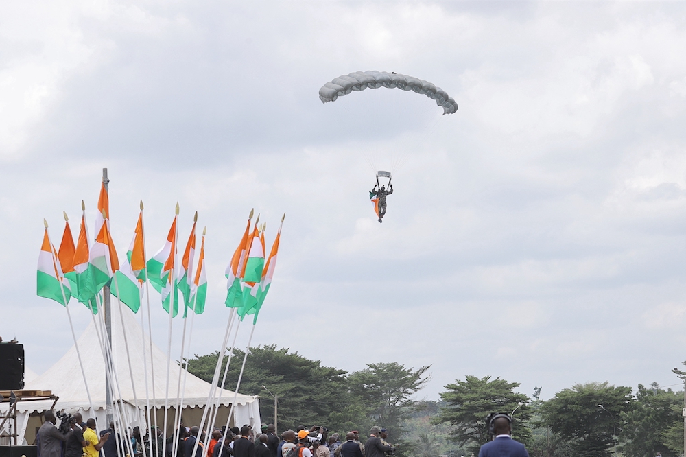 fete-nationale-ceremonie-officielle-de-celebration-des-62-ans-d-independanc_txk7xdggq3f