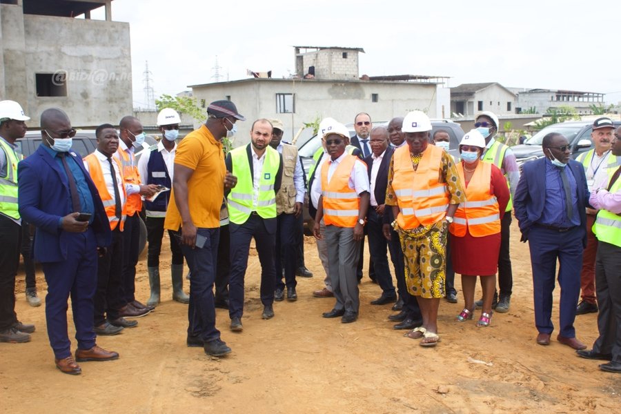 visite-guidee-sur-le-site-en-chantier-de-l-ancienne-decharge-d-akouedo_sc20tujpta