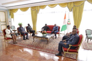 Entretien du Président de la République, S.E.M. Alassane OUATTARA, avec l’ancien Président de la République Fédérale du Nigéria, M. Goodluck JONATHAN, ce mardi 06 septembre 2022, au Palais de la Présidence de la République.