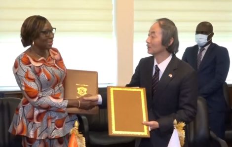 Coopération : le Japon fait un don de 2,4 milliards FCFA à la Côte d’Ivoire pour la promotion de la mécanisation et l’amélioration de la productivité agricole.