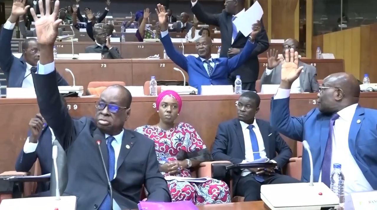 Yamoussoukro : Le sénat adopte 5 projets de loi.