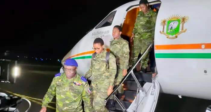 Côte d’Ivoire-AIP/Scène de joie au GATL à Abidjan, à l’arrivée des trois soldates ivoiriennes libérées au Mali.