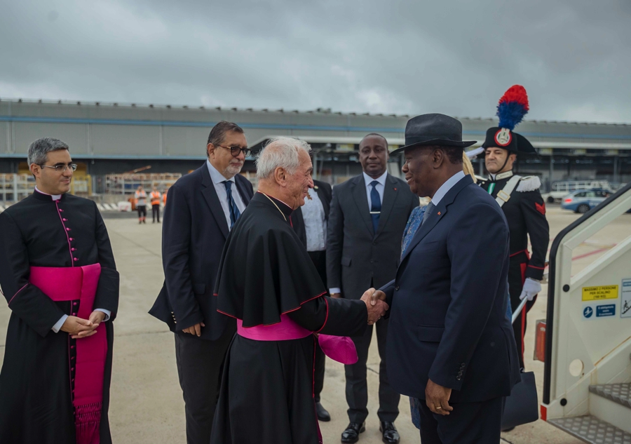 visite-officielle-au-vatican-arrivee-du-president-de-la-republique-a-rome_xa9k76hlkj