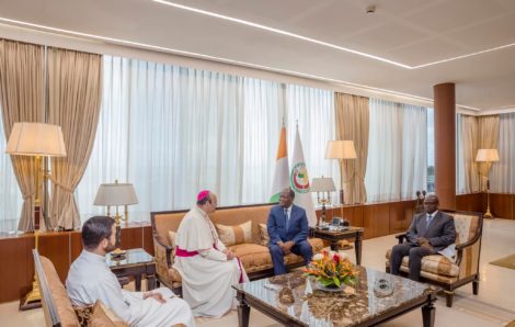 Le Chef de l’Etat a échangé avec le Nonce Apostolique en Côte d’Ivoire Monseigneur Paolo BORGIA.