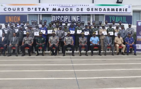 Côte d’Ivoire : 41 officiers de la gendarmerie reçoivent leur diplôme d’État-major.