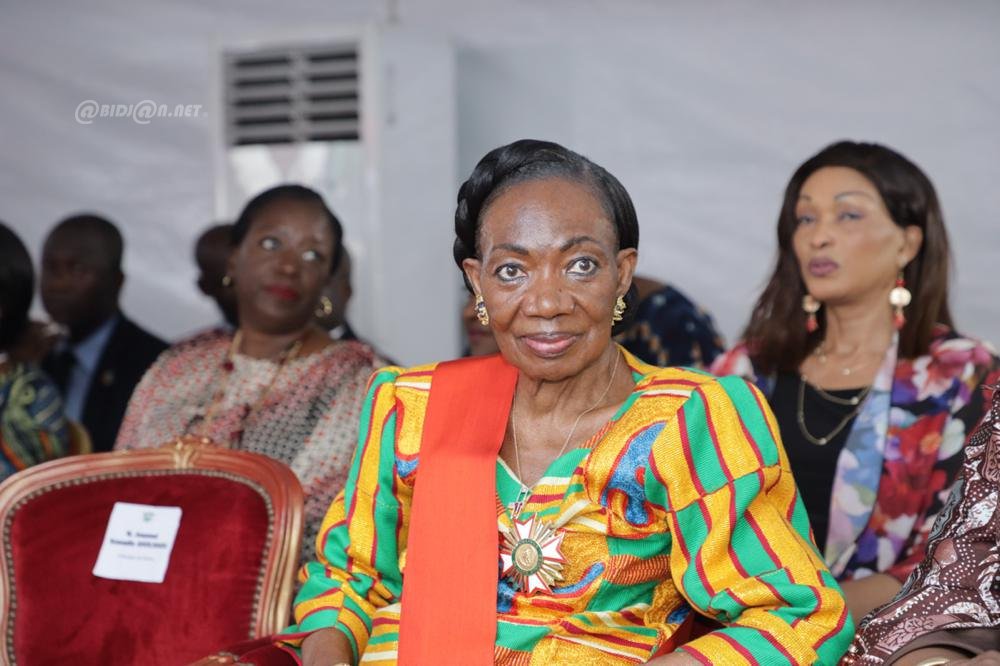 ceremonie-de-decoration-de-lex-premiere-dame-therese-houphouet-boigny_4achzknfbcr