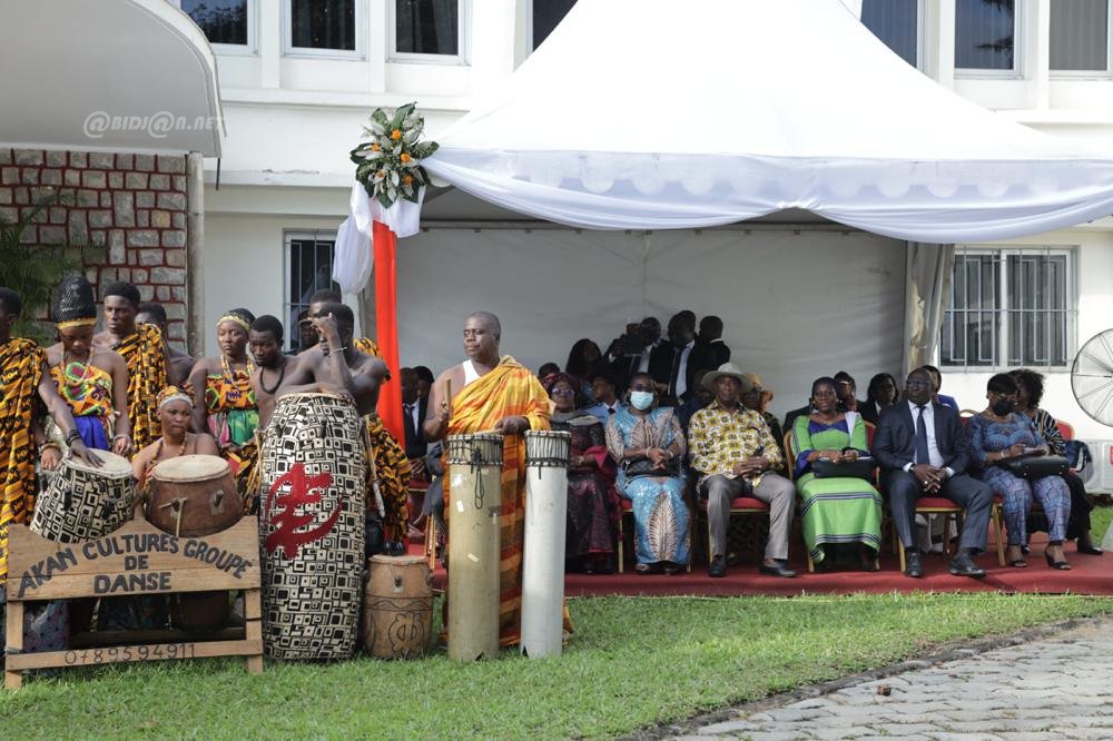 ceremonie-de-decoration-de-lex-premiere-dame-therese-houphouet-boigny_hzfa7hf8zcg