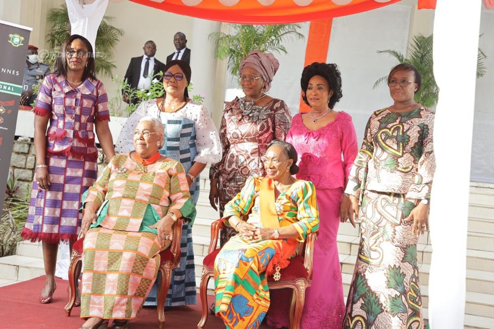 ceremonie-de-decoration-de-lex-premiere-dame-therese-houphouet-boigny_phpzmeoykdj