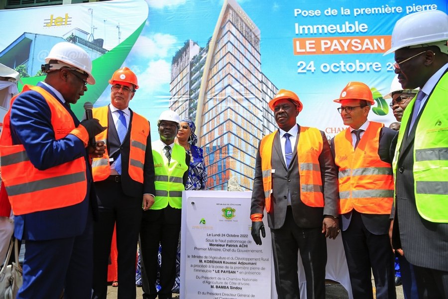 ceremonie-de-pose-de-la-premiere-pierre-du-projet-immeuble-le-paysan_9fx06rzhos