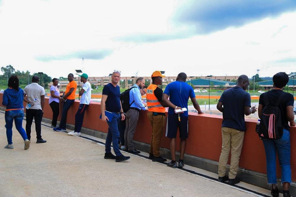 Préparation de la CAN 2023 : Le stade de Yamoussoukro visité par l’équipe technique du COCAN.