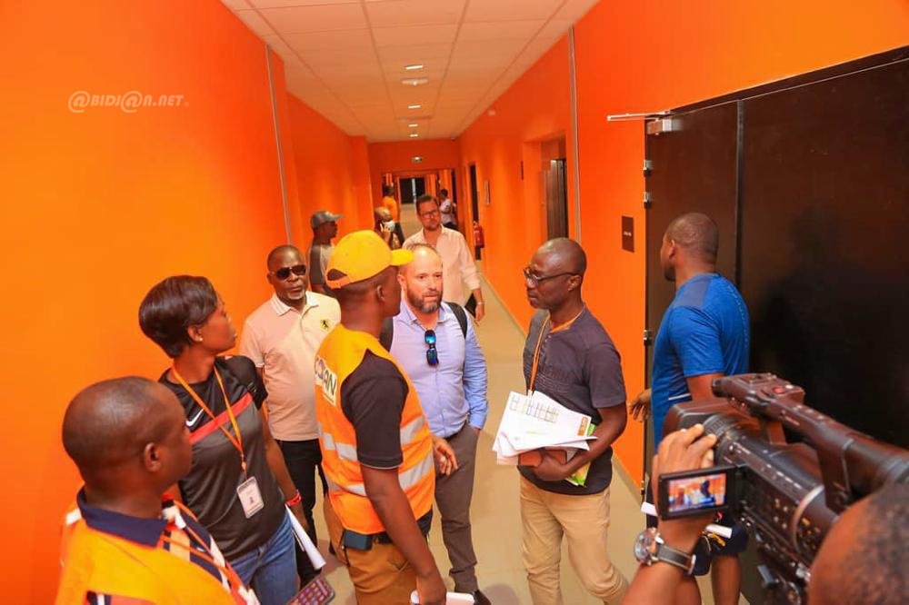 preparation-de-la-can-2023-le-stade-de-yamoussoukro-visite-par-lequipe-tech_jrhkavt01o