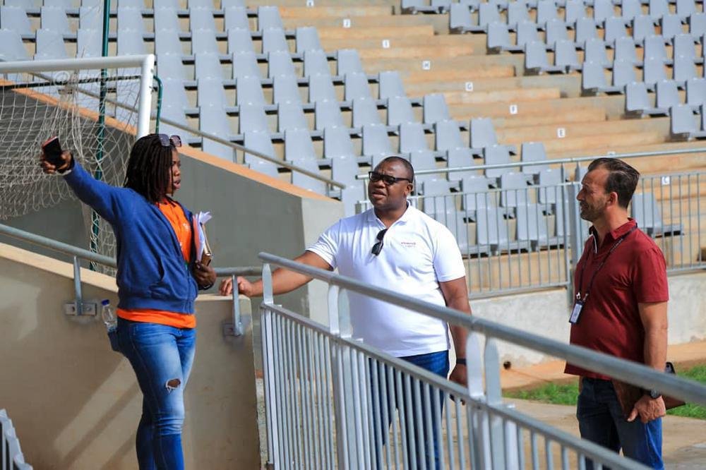 preparation-de-la-can-2023-le-stade-de-yamoussoukro-visite-par-lequipe-tech_m6pym1ekkl