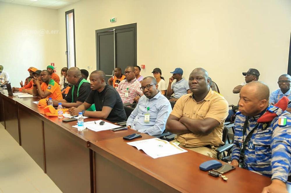 preparation-de-la-can-2023-le-stade-de-yamoussoukro-visite-par-lequipe-tech_tisc03p98cg