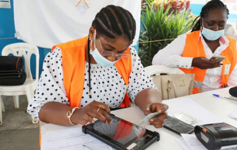 Côte d’Ivoire : Des assurés se réjouissent de la mise en œuvre de la Couverture Maladie Universelle (CMU).