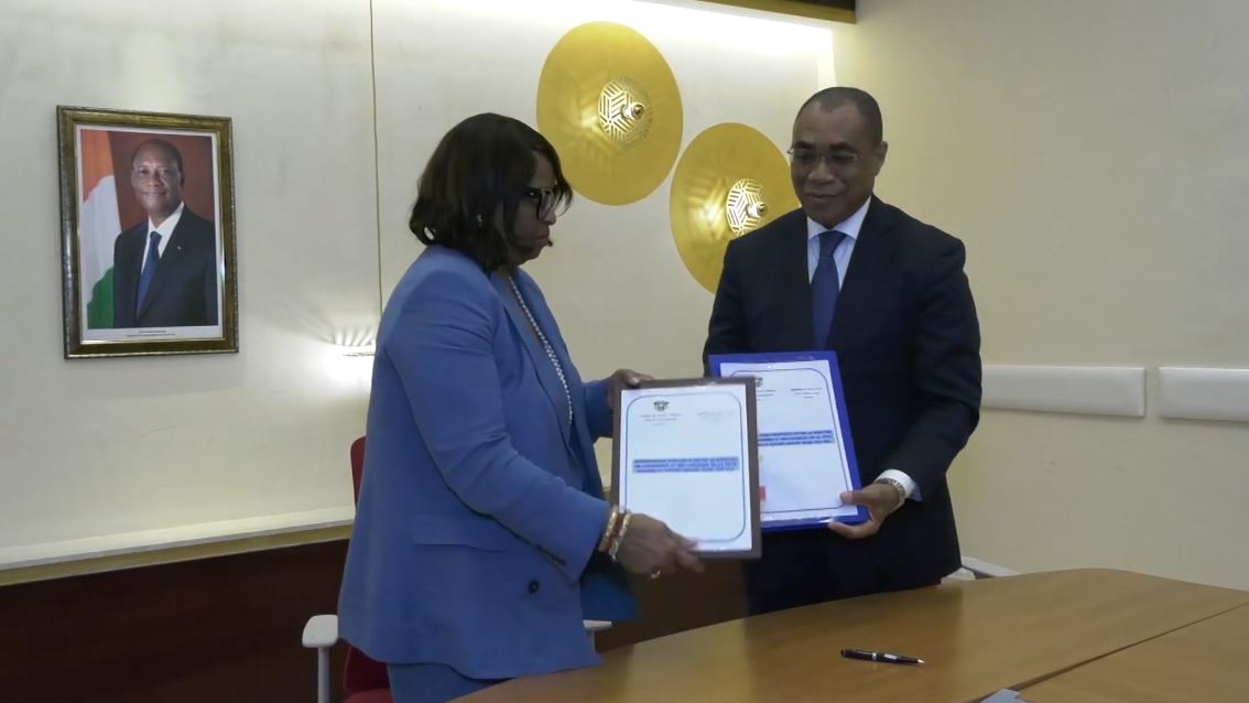 Signature memorendum_USA_CIV_2022_echanges_Commerciaux_Primature_5