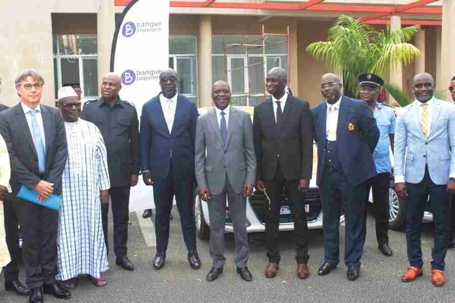 ceremonie-de-remise-de-50-vehicules-neuf-a-la-societe-taxi-abid (11)