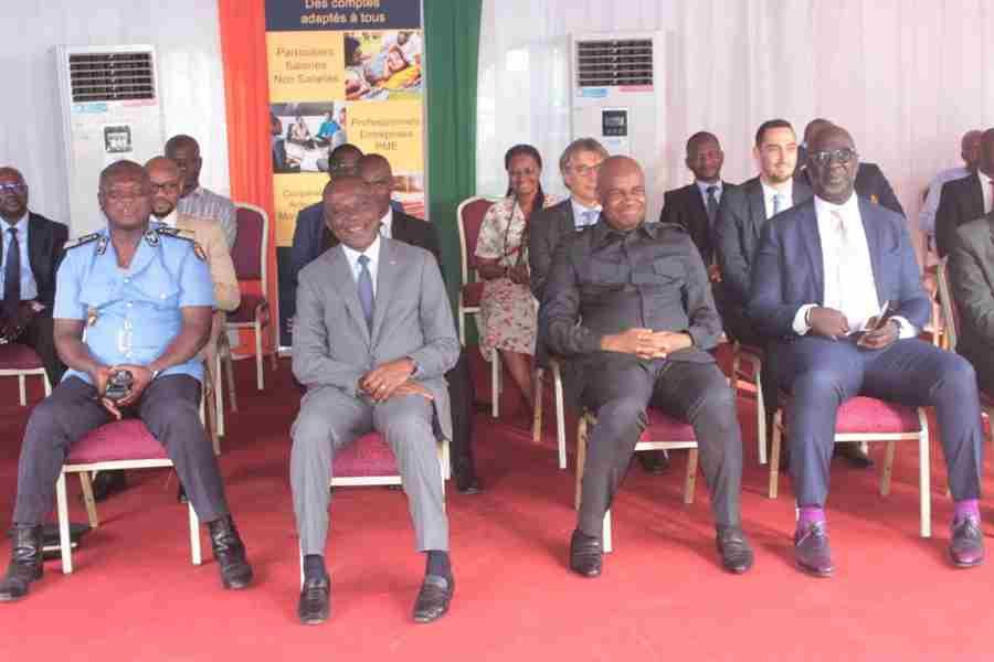 ceremonie-de-remise-de-50-vehicules-neuf-a-la-societe-taxi-abidj (5)