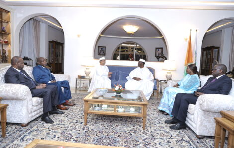Le Chef de l’Etat a eu un entretien avec le Ministre des Affaires Etrangères du Tchad.