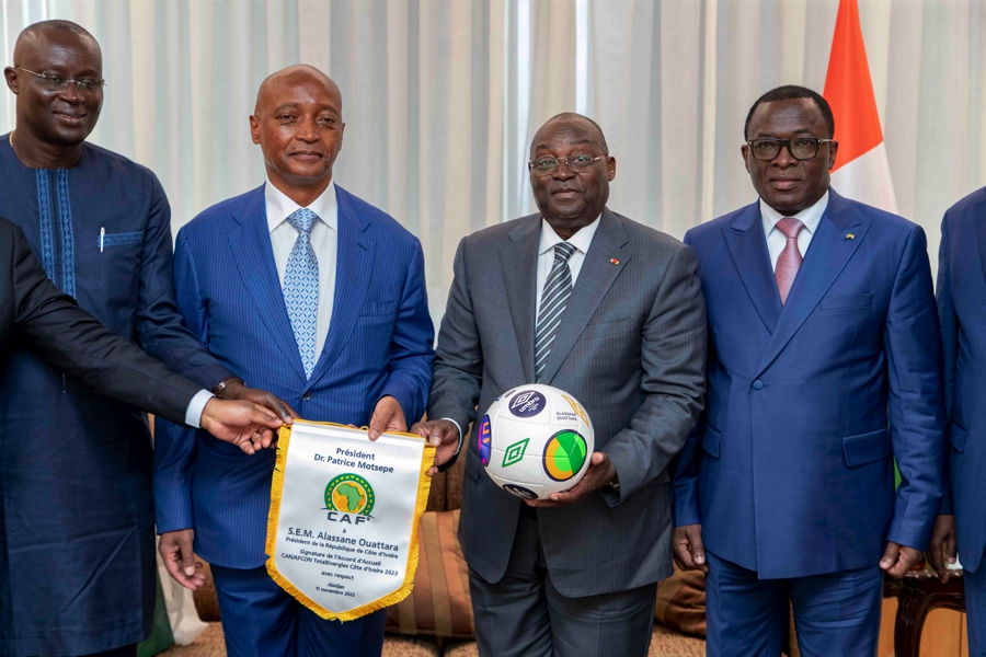 Le Vice-Président de la République a eu un entretien avec le Président de la Confédération Africaine de Football (CAF) M. Patrice MOTSEPE.