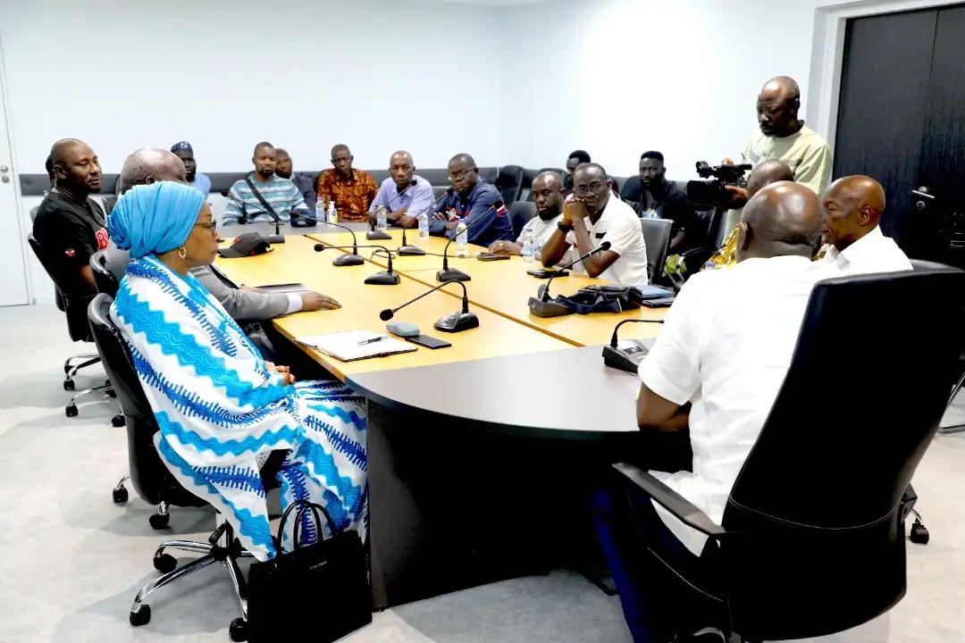 Chauffeur de taxi tué à Yopougon : Le ministre de tutelle et le Commandant supérieur de la gendarmerie discutent avec les transporteurs.