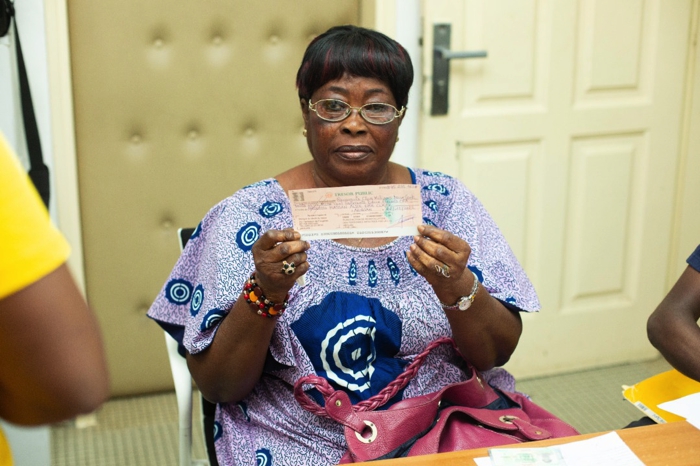 Métro d’Abidjan : les nouveaux impactés de Port-Bouët reçoivent leurs chèques, avant leur départ du 30 novembre 2022.